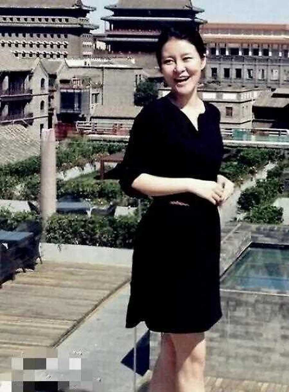 女儿黄兆函长大了,28岁的黄兆函遗传了父母的好基因,长的像妈妈段小洁