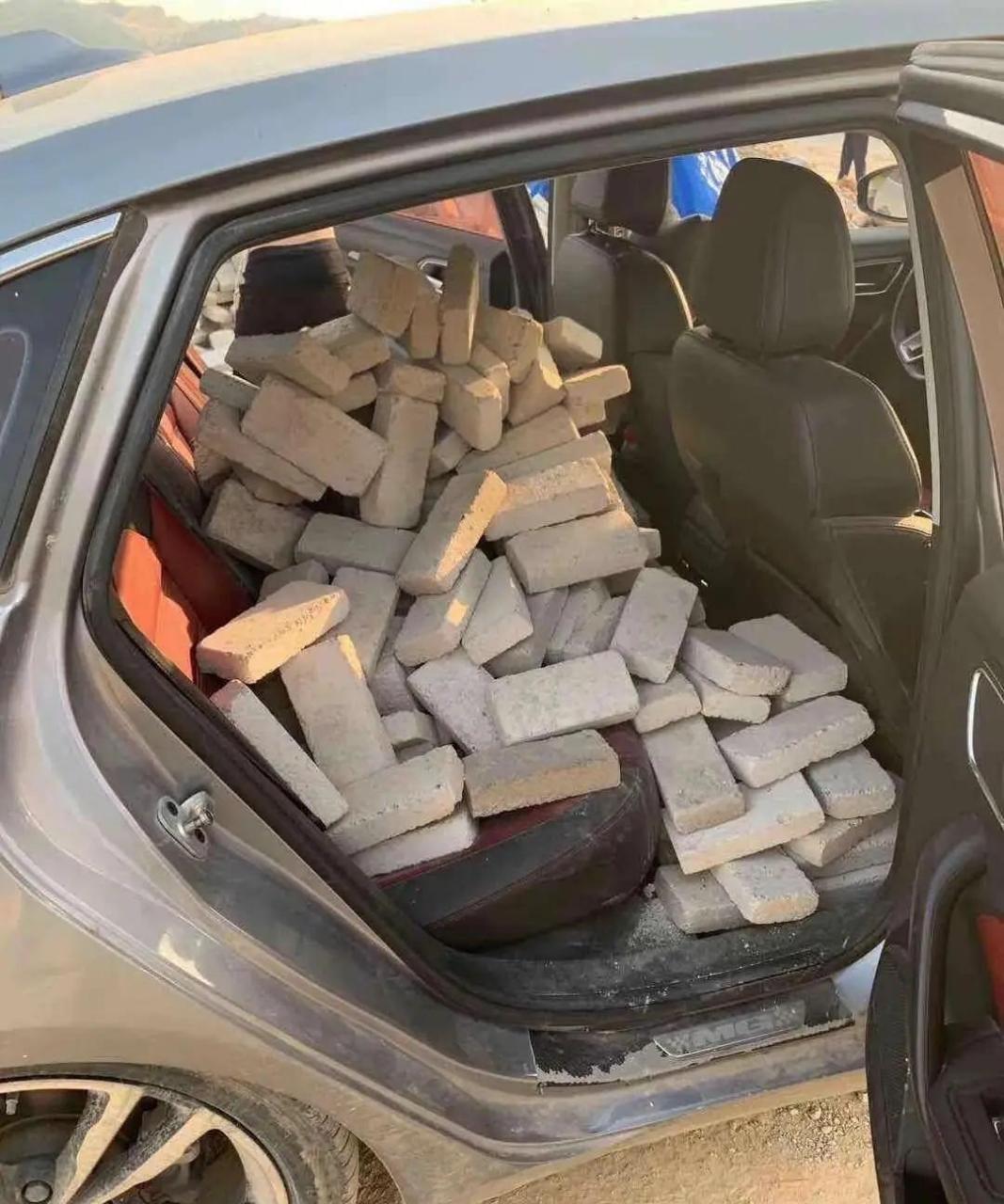 回家搬砖了,不然能做什么? #趣图搞笑