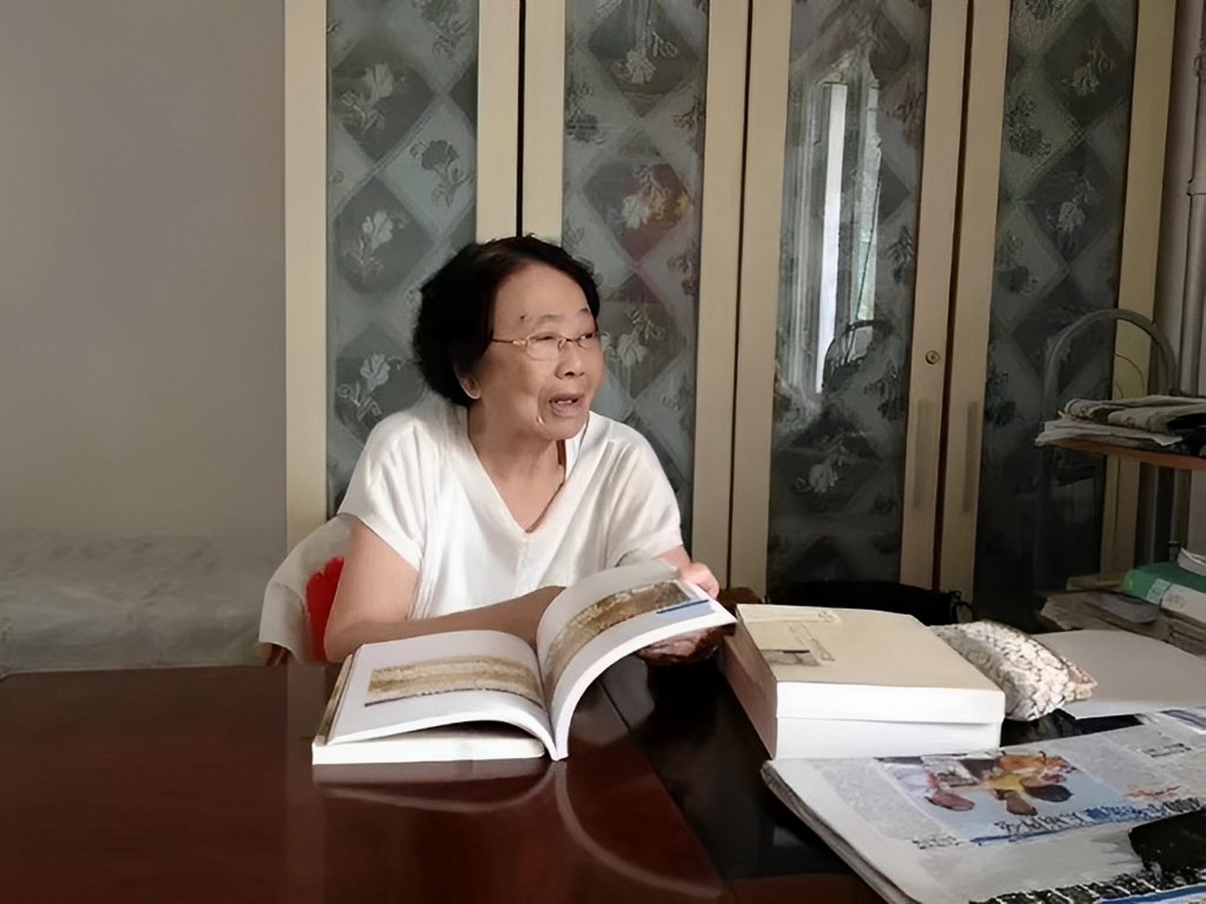 聂元梓出狱后,为了谋生,化名王兰做生意,但年近七旬的她资金被骗了6次