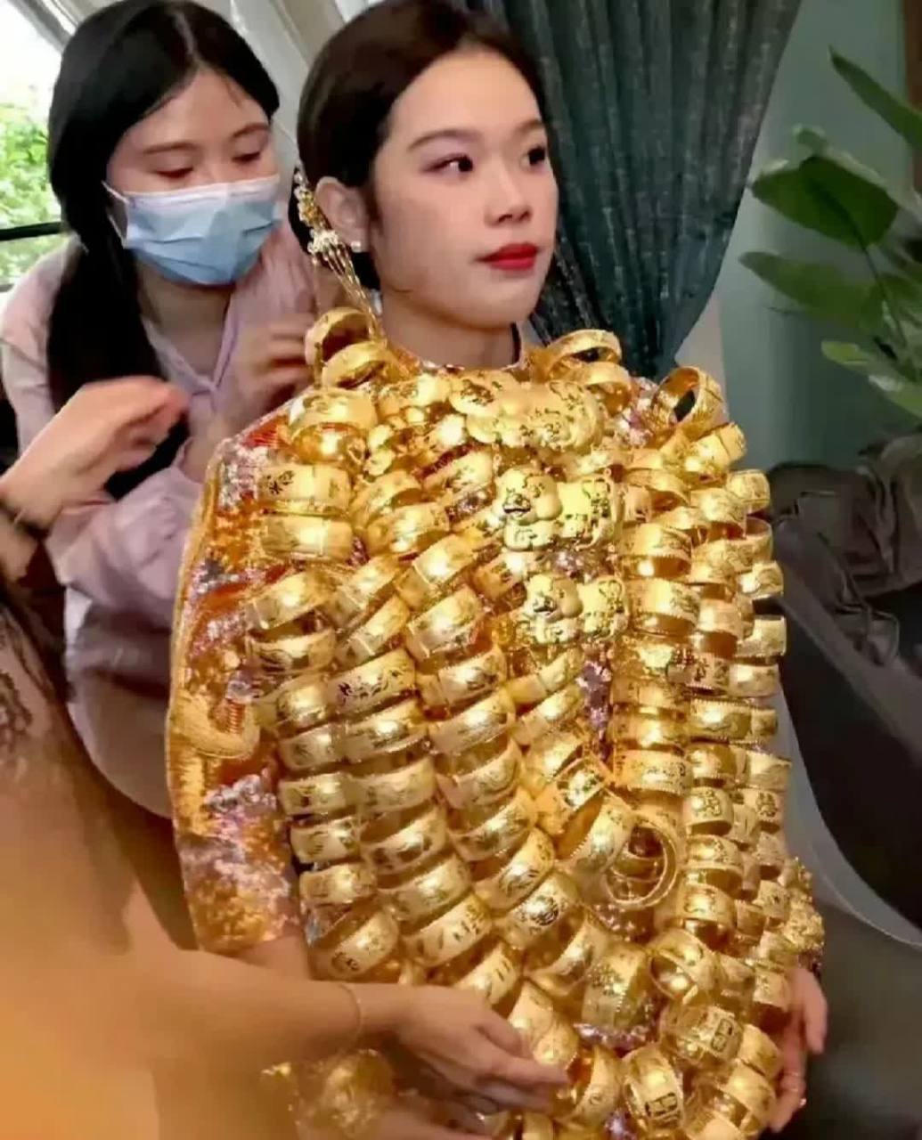 这些金手镯都是亲人的祝福![大笑][大笑]#搞笑