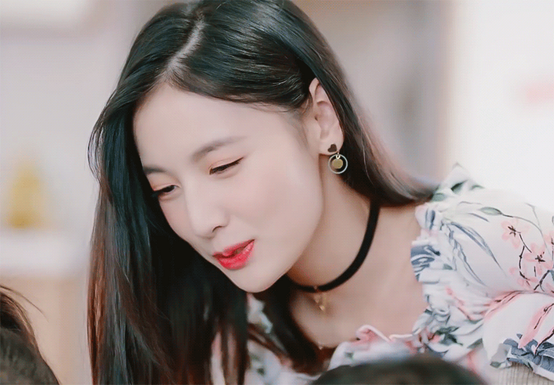 2016年赵粤一改往日清纯婉约的形象,凭借一组在健身房大秀肌肉,"马甲