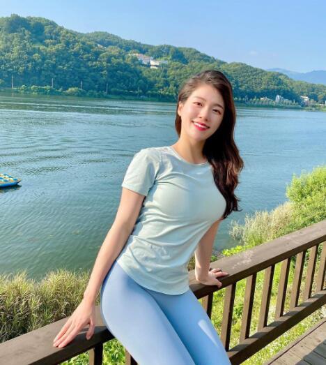 瑜伽# 浅蓝瑜伽服 与自然融为一体.老私机@空姐小红ek