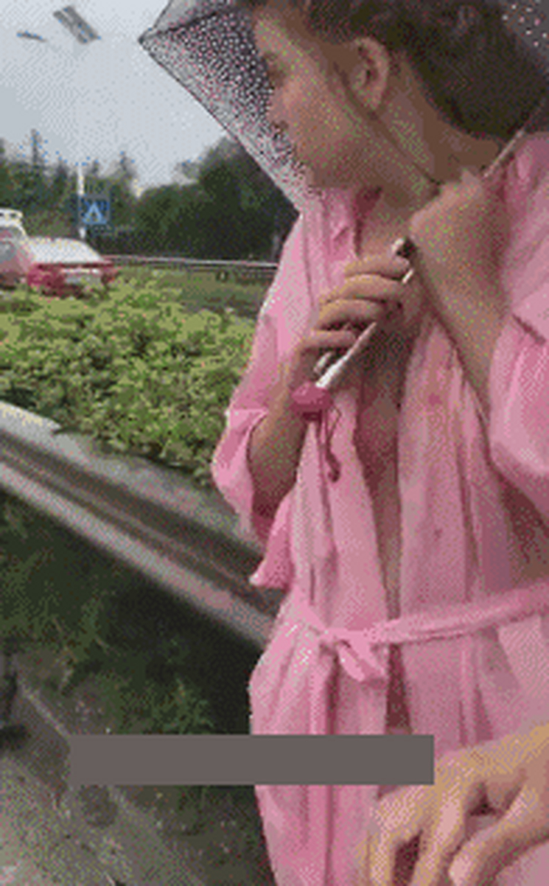 图1--妹子们的自拍果然很可爱 图2--美女内涵gif动图:外国妞无罩驾驶