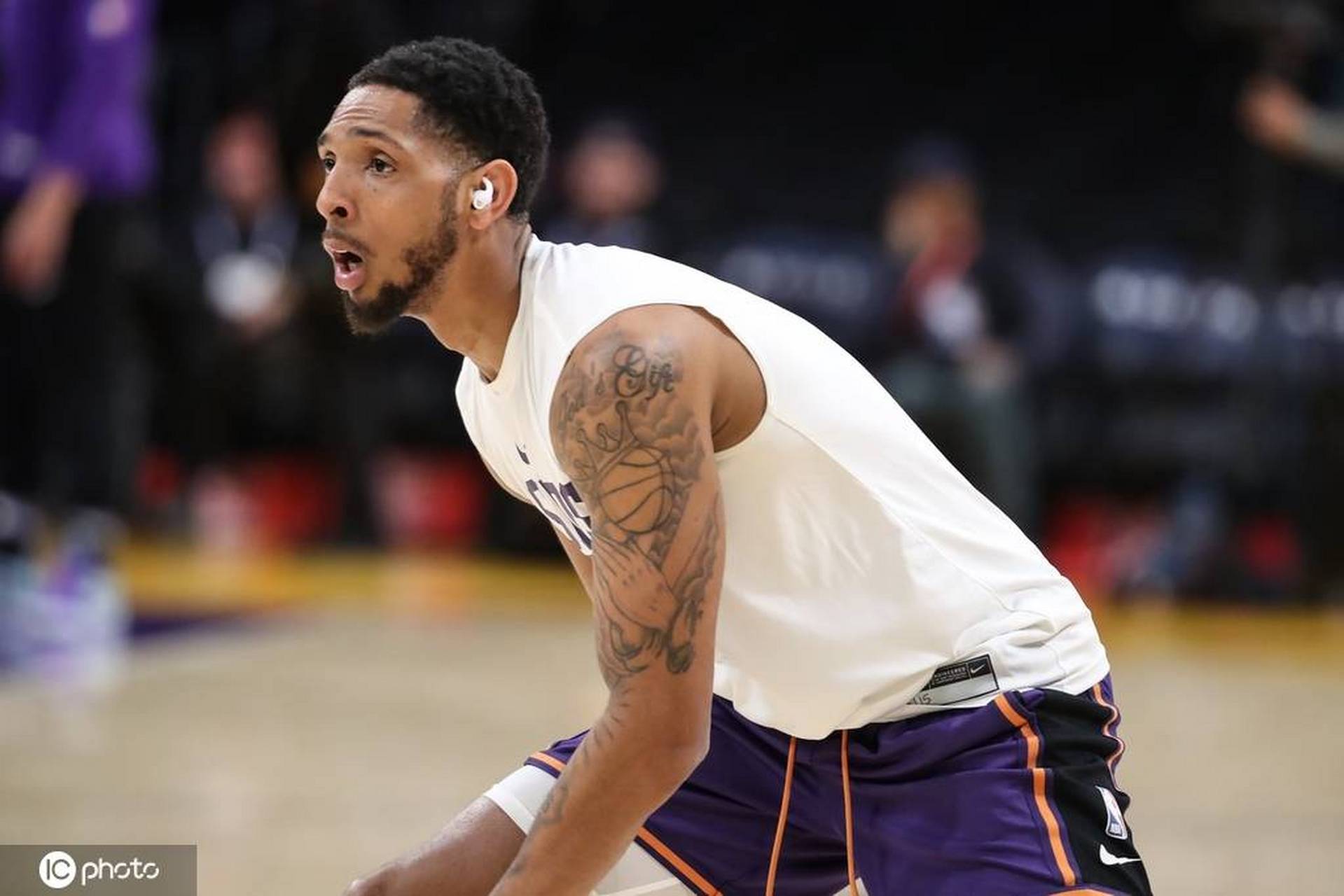 太阳队将球员卡梅伦-佩恩,一个次轮签和现金送至马刺队,换取了一个