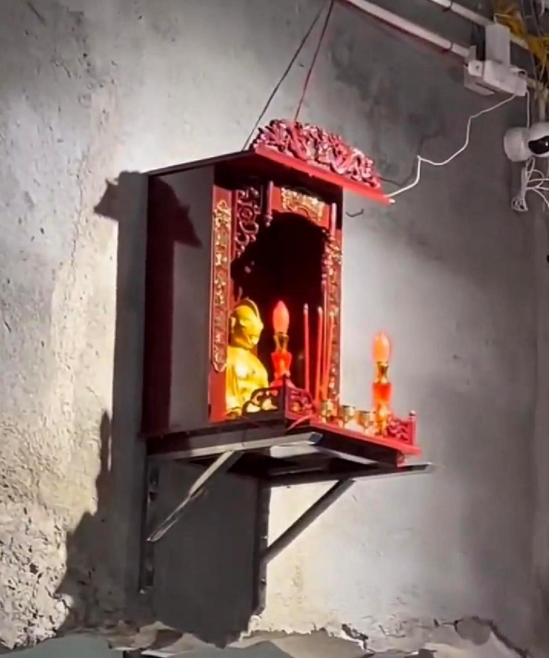 放个奥特曼是什么意思,财神可以不放,关羽也能理解.