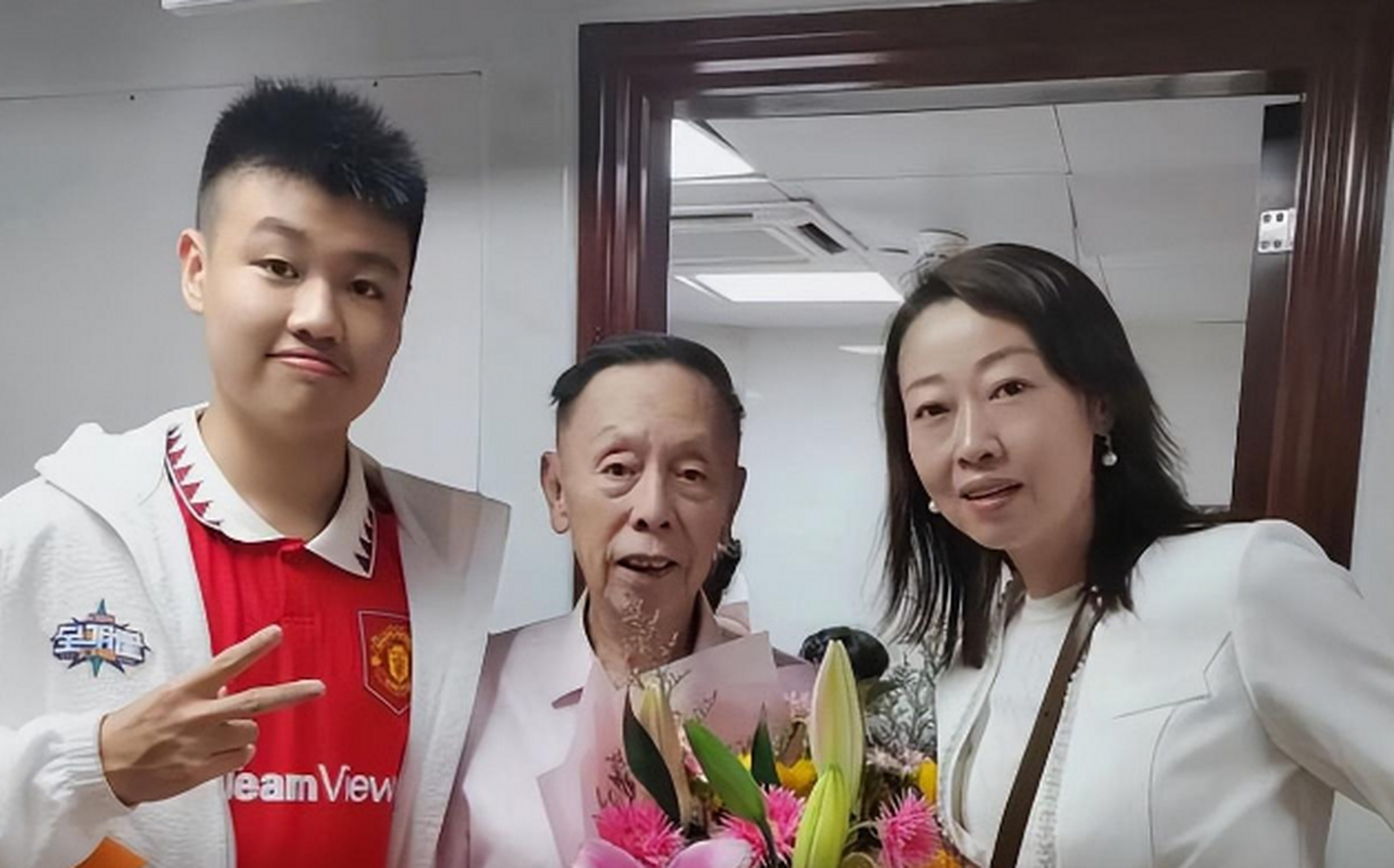 陈坚雄:18岁红遍广东,大好资源毁于一旦,妻子黄敏承诺不再改嫁!