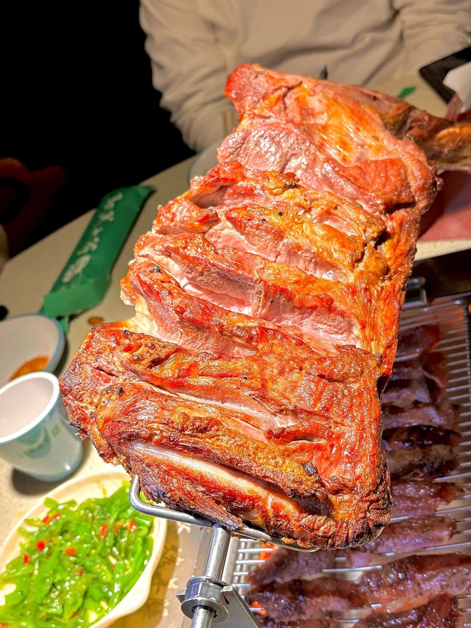 📍驭羊大爷烤羊腿(驭凤路总店)🍖羊超级大超级顶的羊腿,烤的外焦