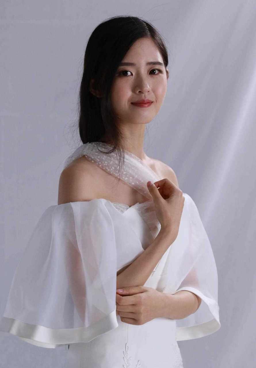 应亦涵白色头纱定妆写真,仙气飘飘