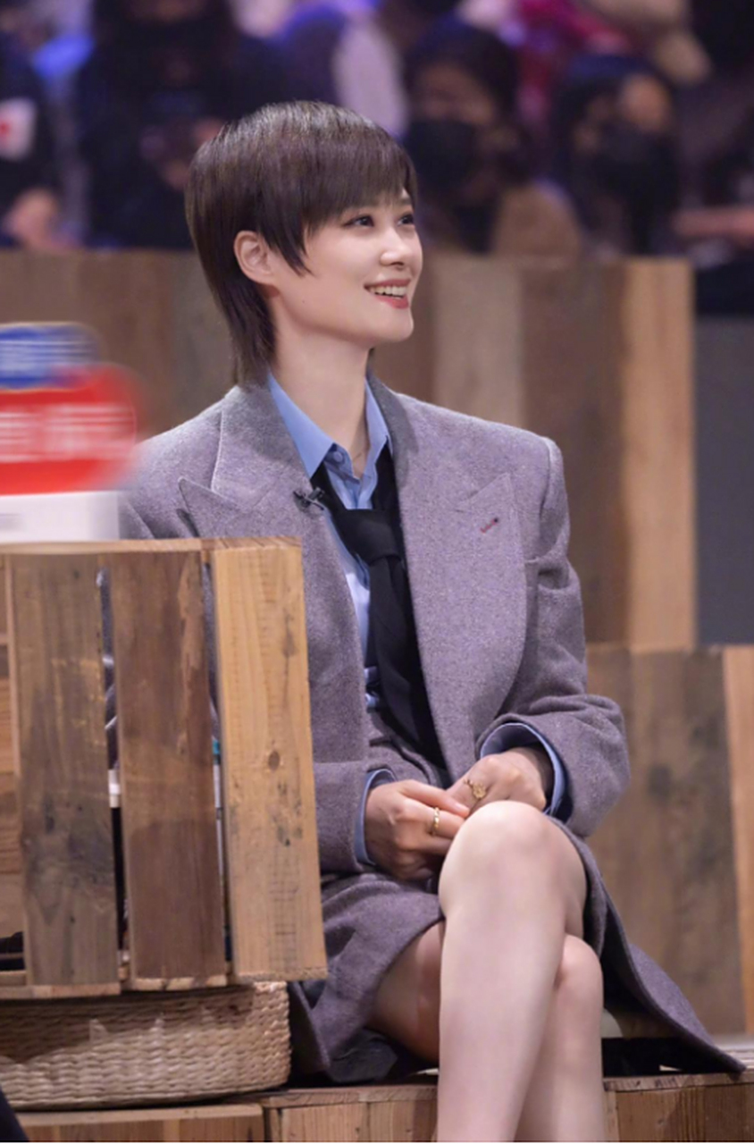 李宇春出道十几年也红了十几年,但为什么还不结婚呢?