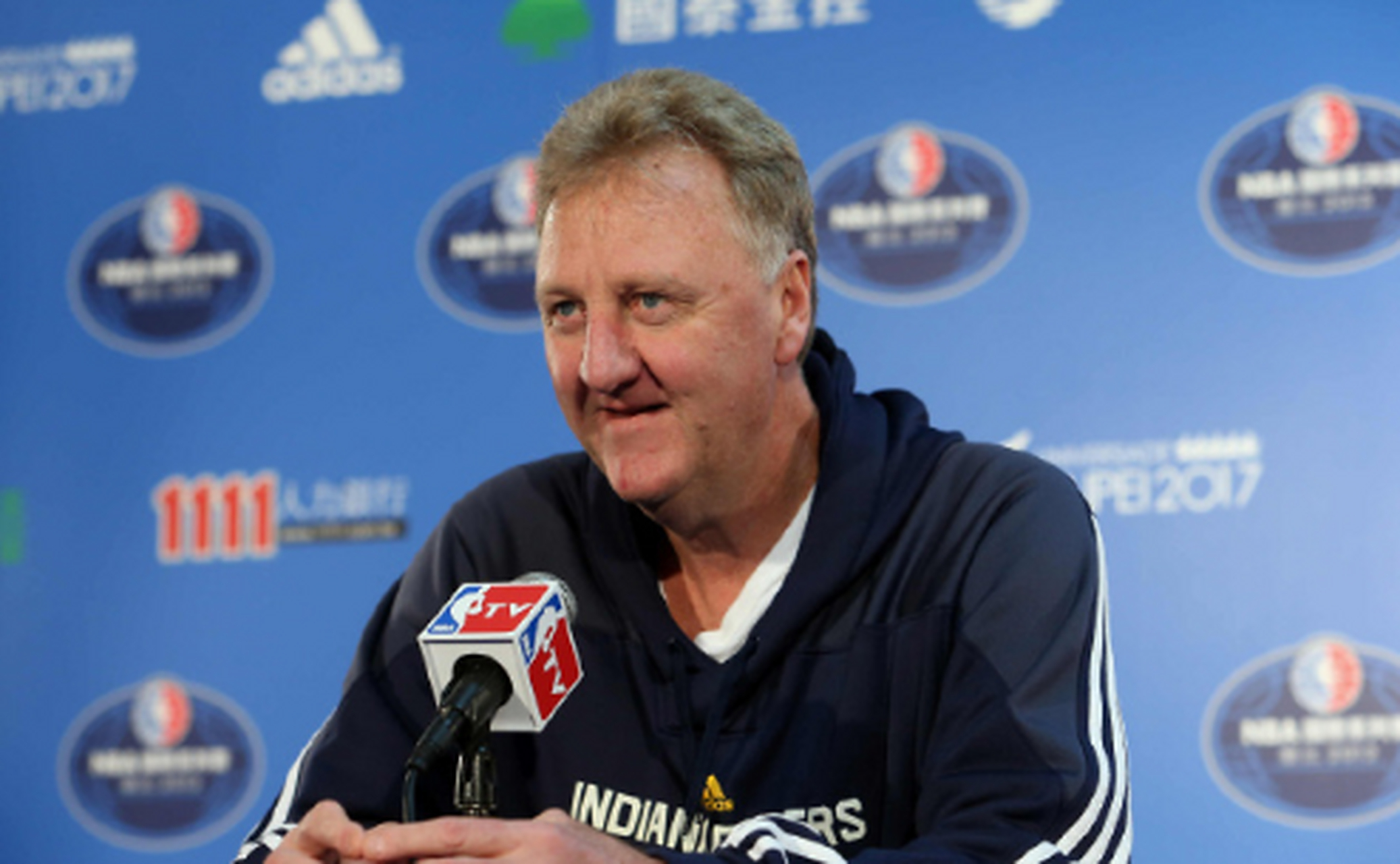 拉里伯德:nba75年来只有这5个人是攻防一体!