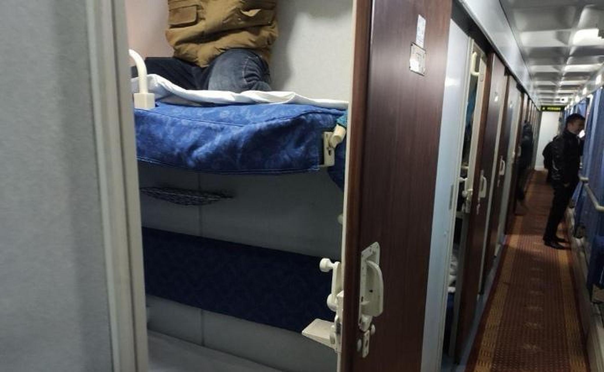 原来火车的软卧是这个样子的