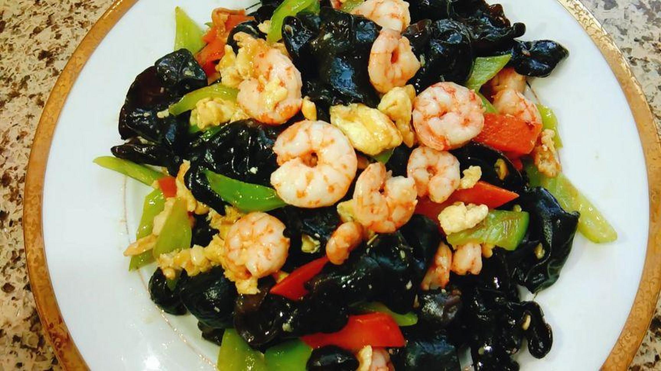 99木须虾仁的做法99 94木须虾仁是一道经典的中式菜肴,以鲜虾为