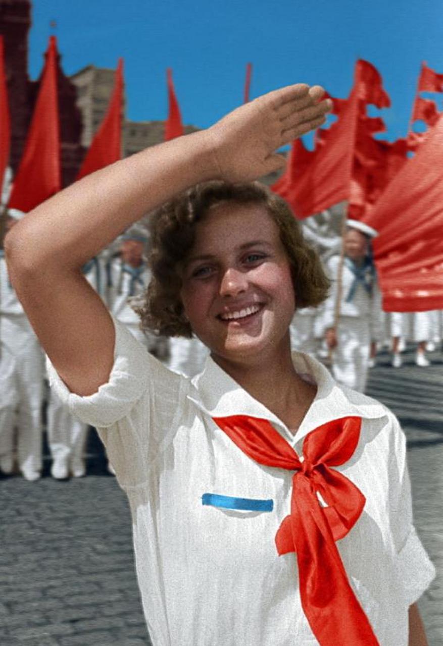 后来俄国经历十月革命,这些组织被新政权取缔