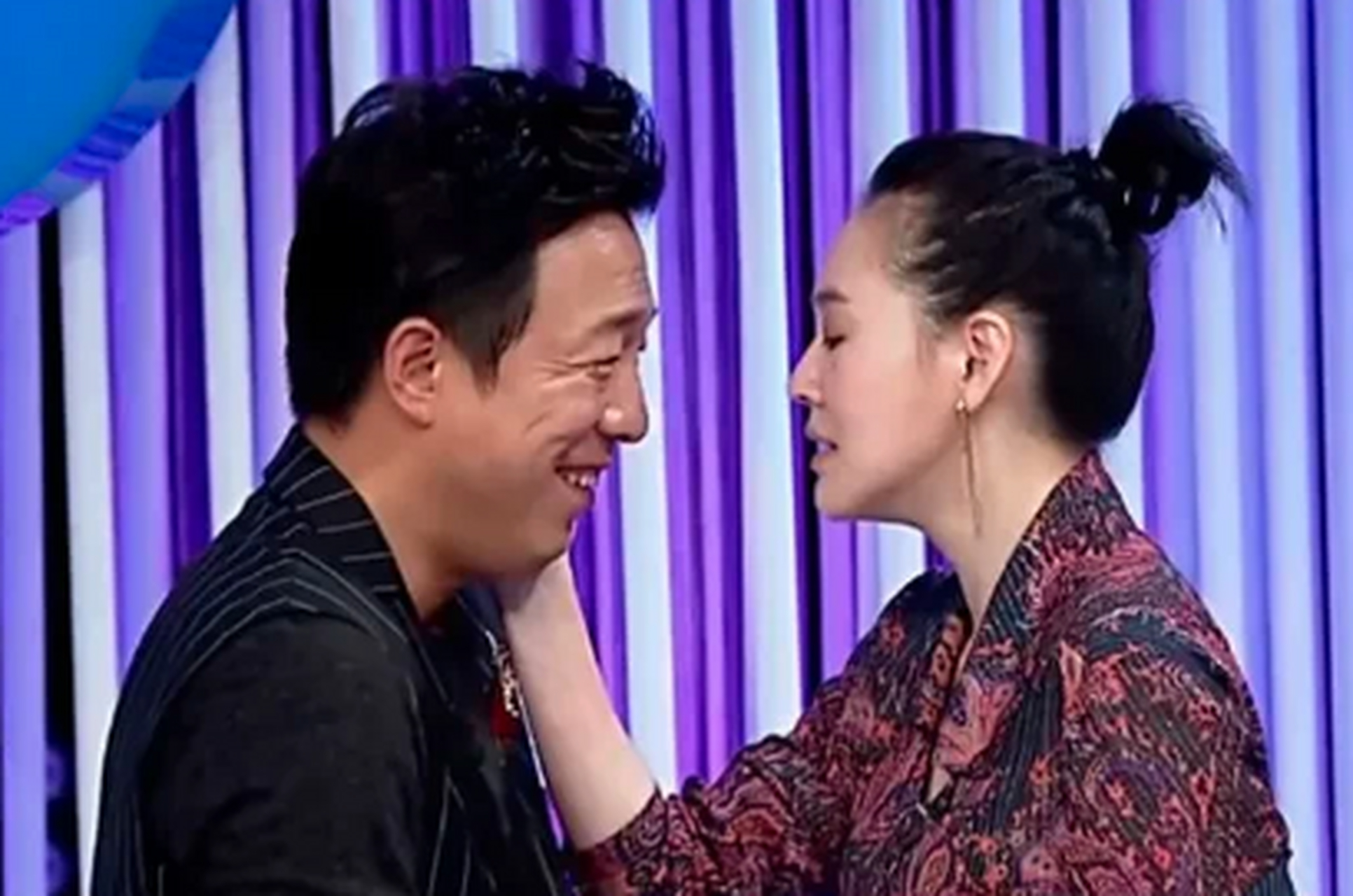 没想到黄渤接下来一句话,让小s的笑容僵在脸上.