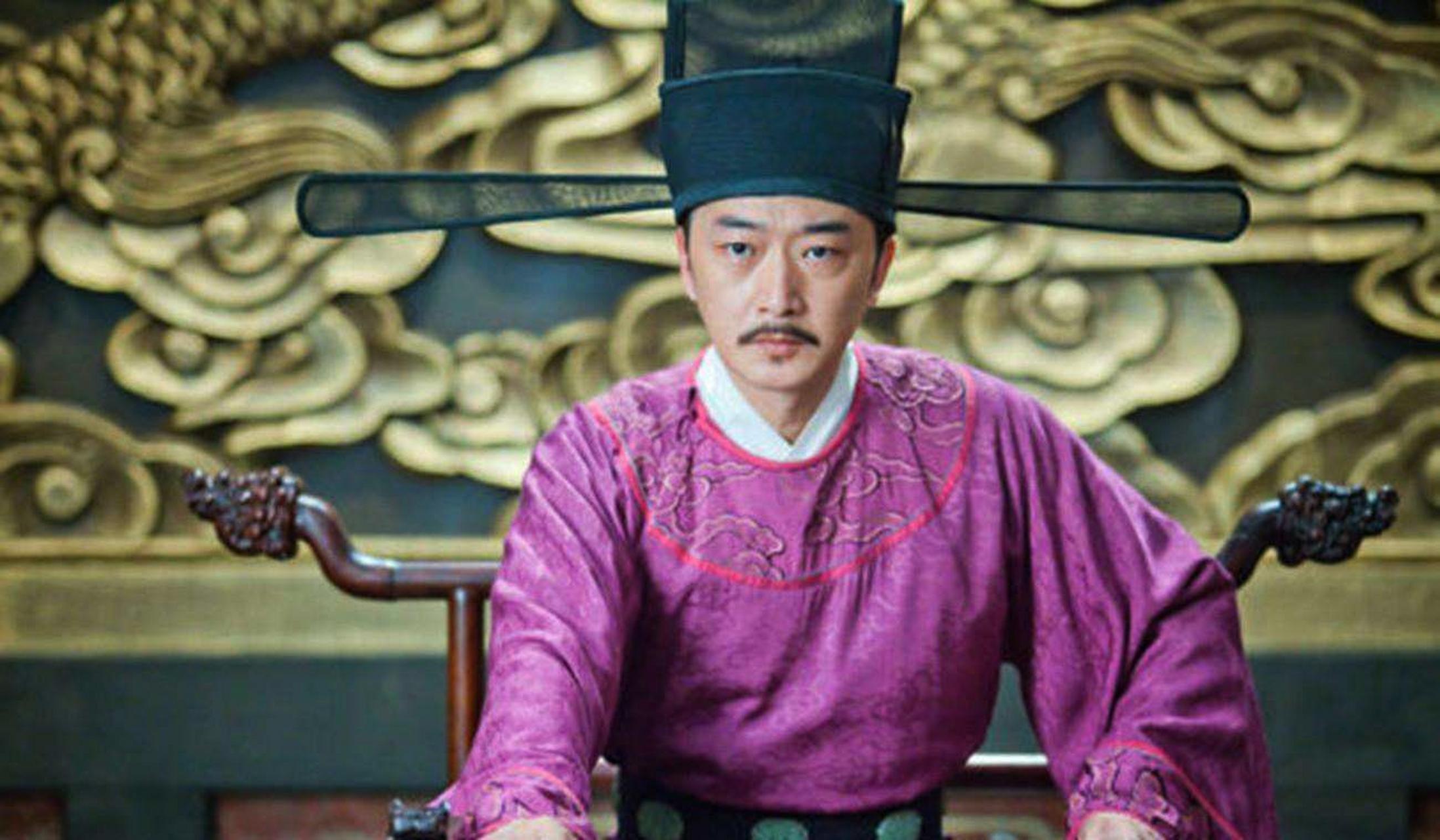 公元992年,一天宋太宗赵光义正在与群臣早朝,突然坐在大殿中的二儿子