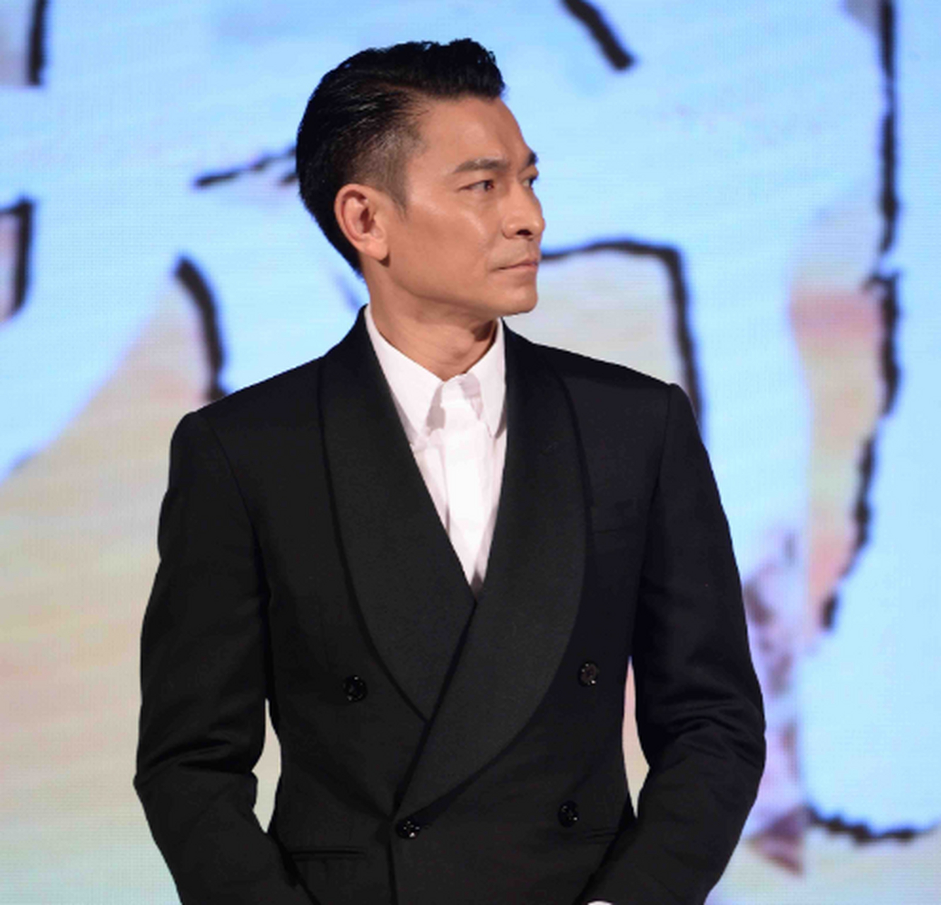 从导师沦落到街头卖唱,杨坤为什么越混越差呢?