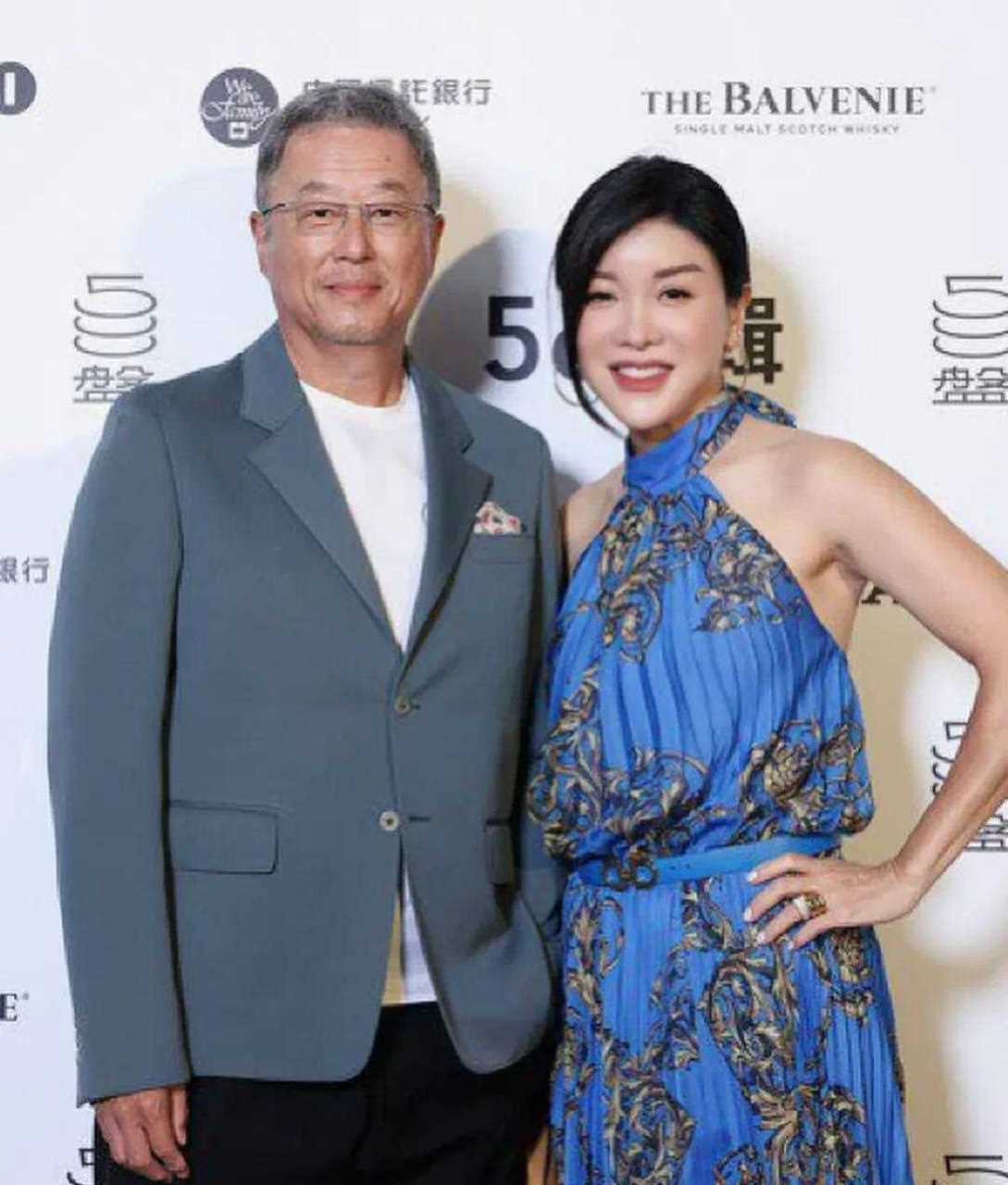 台湾综艺教父王伟忠的老婆林慧晶—小慧姐(蓝色衣服),伟忠哥自从剪了