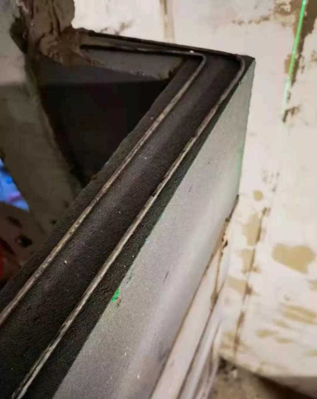 丰台正商明苑瓦工师傅卫生间砌墙中 在家居装修中,轻体砖砌墙具有保温