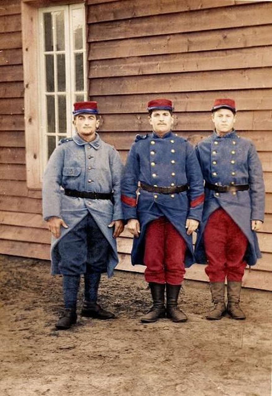 历史旧照#各国老照片 1914年一战爆发时的法军士兵,那时的法军还