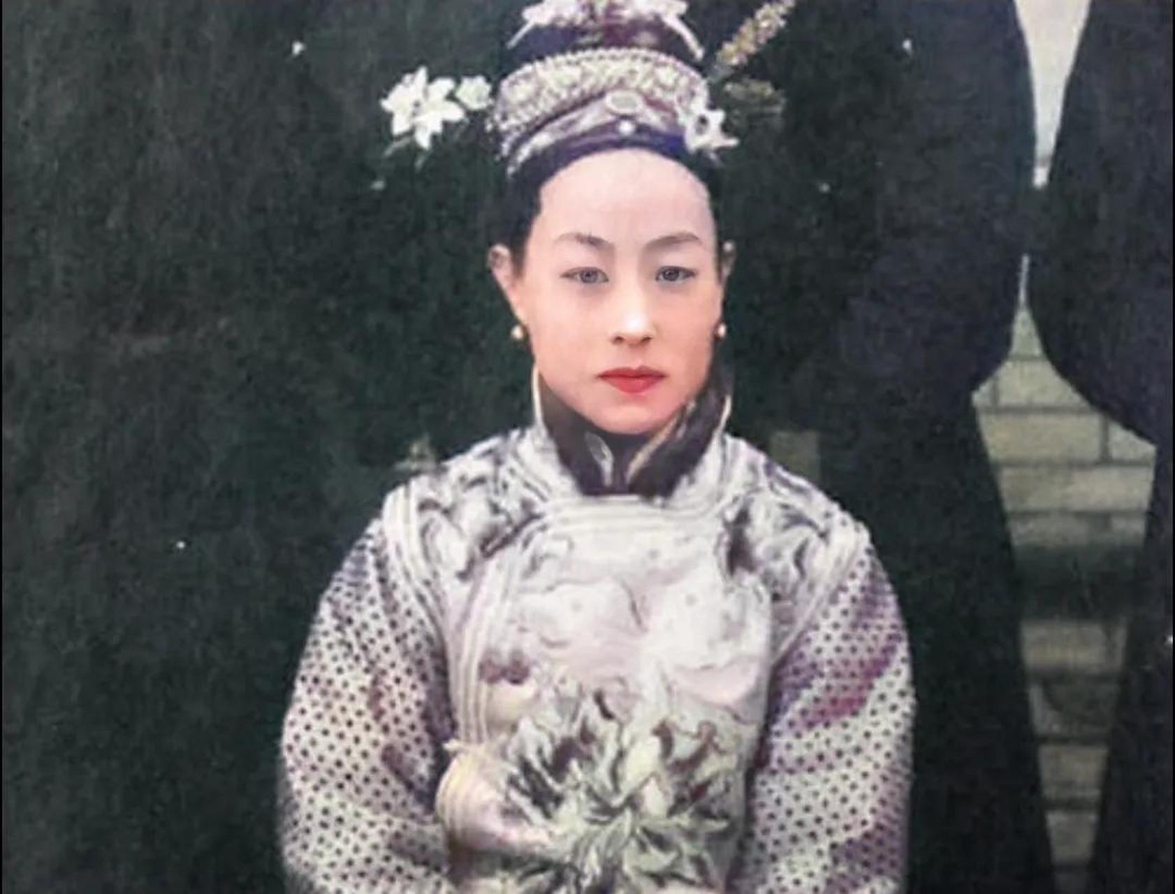 晚清时期,慈禧的三个侄女成为了当时的名人.