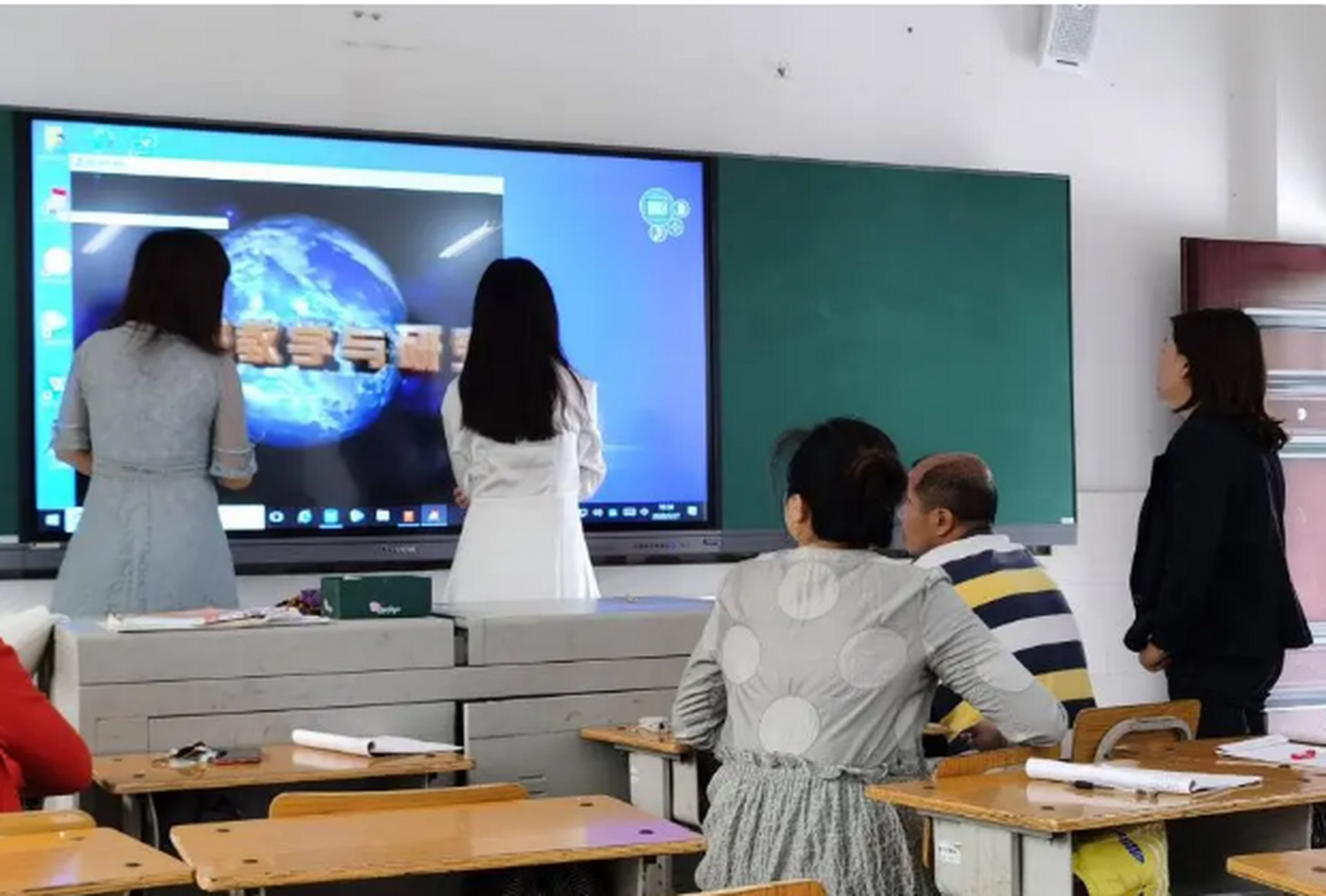 【救救娃,让老师用黑板讲课吧!