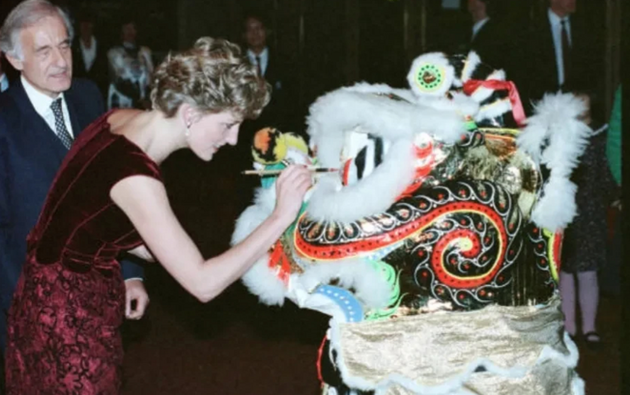 1989年,戴安娜王妃访问香港,她和王子的感情已经破裂,查尔斯对于妻子