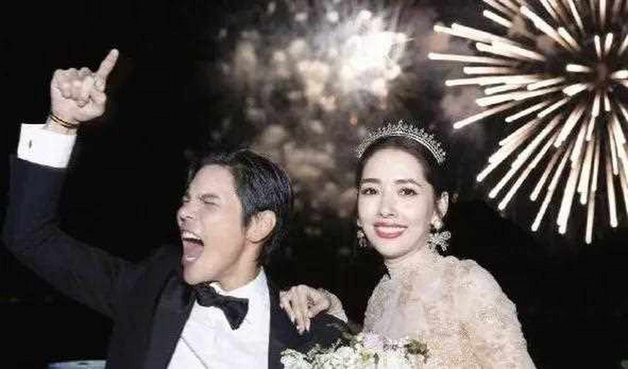 该戒指重5克拉,内部刻了向佐和郭碧婷的英文名.