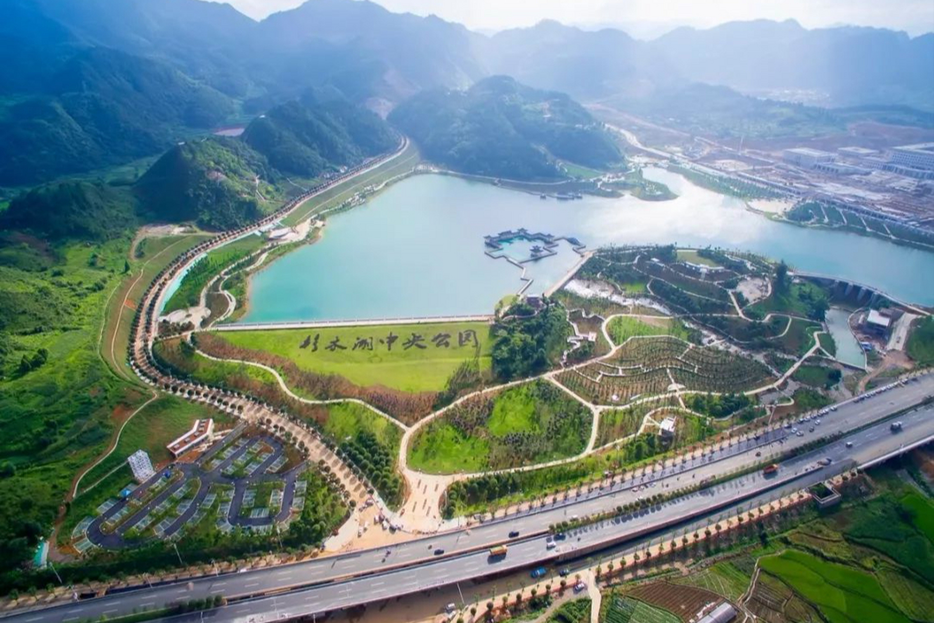 贵州杉木湖中央公园,是都匀东部新城一颗璀璨的明珠.