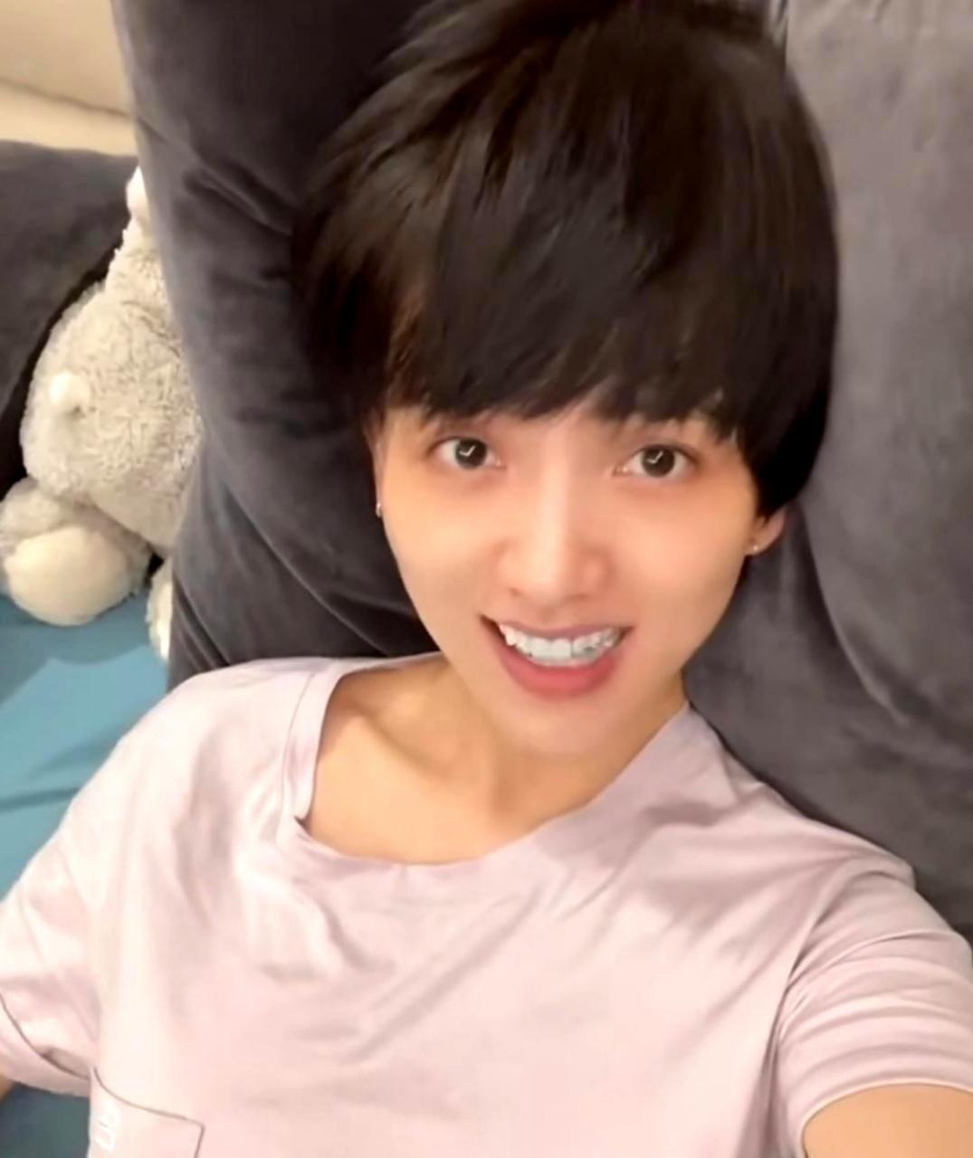 刘恺威的女友最近照片变得更美了,而李晓峰留长发后整个人看起来更