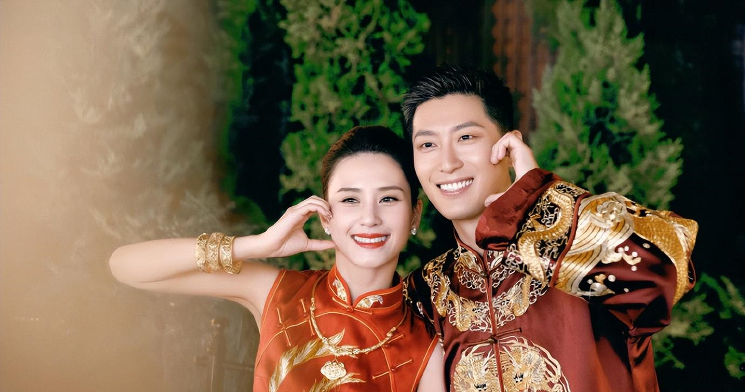 张一山晒与窦骁何超莲婚礼合影,与陈柏霖等见证最美好的爱情