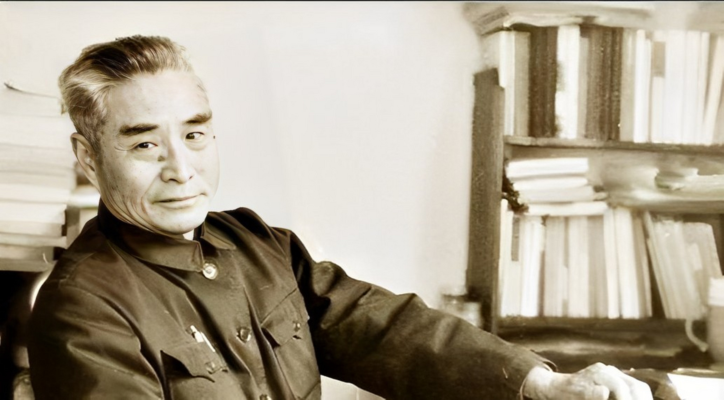 1983年12月,前国民党老板中将·黄维在收到执行政策的退款后,将这笔钱