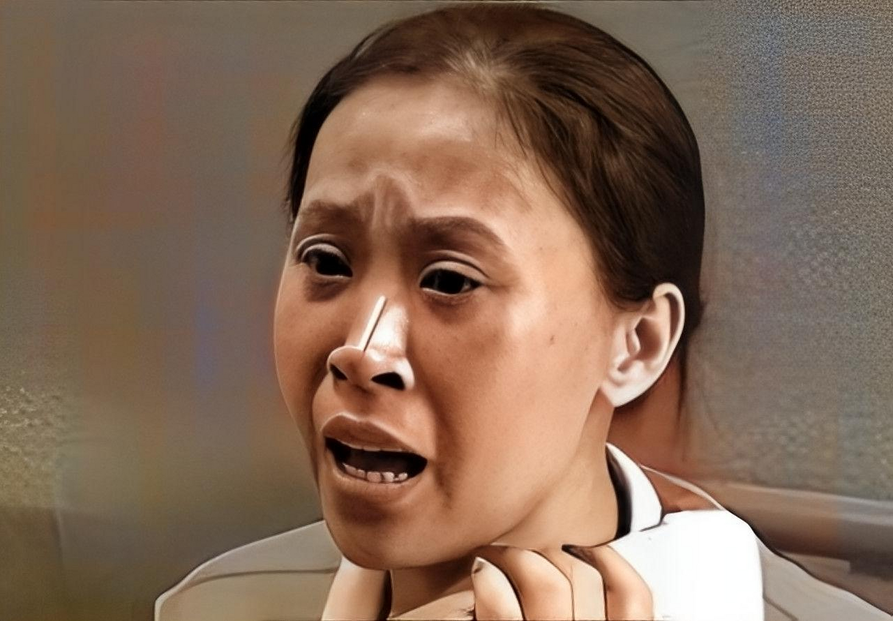 2013年,亲手杀死亲姐一家的凌小娟被判死刑,已经被绑上法绳的她,在