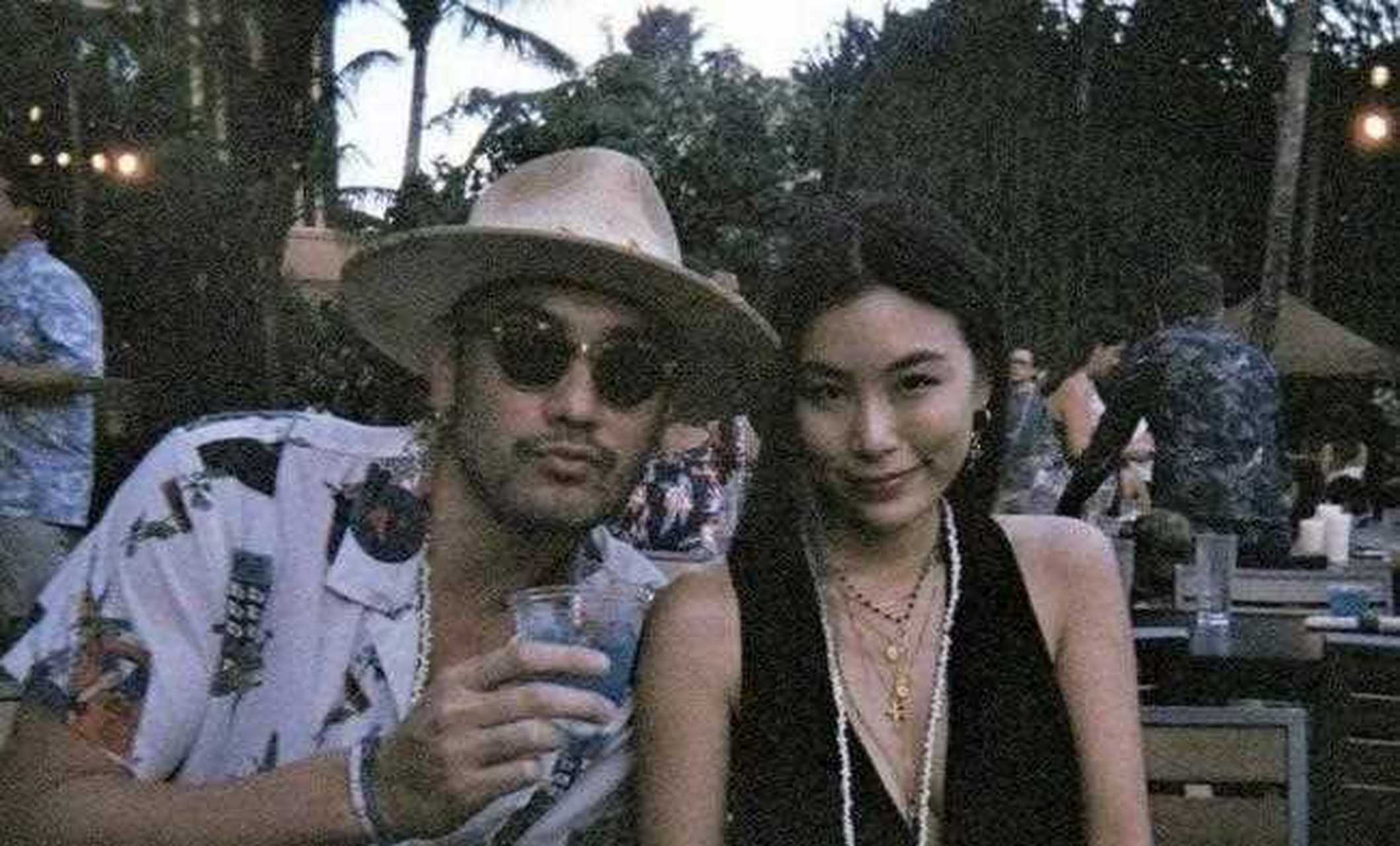 高以翔女友bella在社交平台发文纪念逝去的男友.