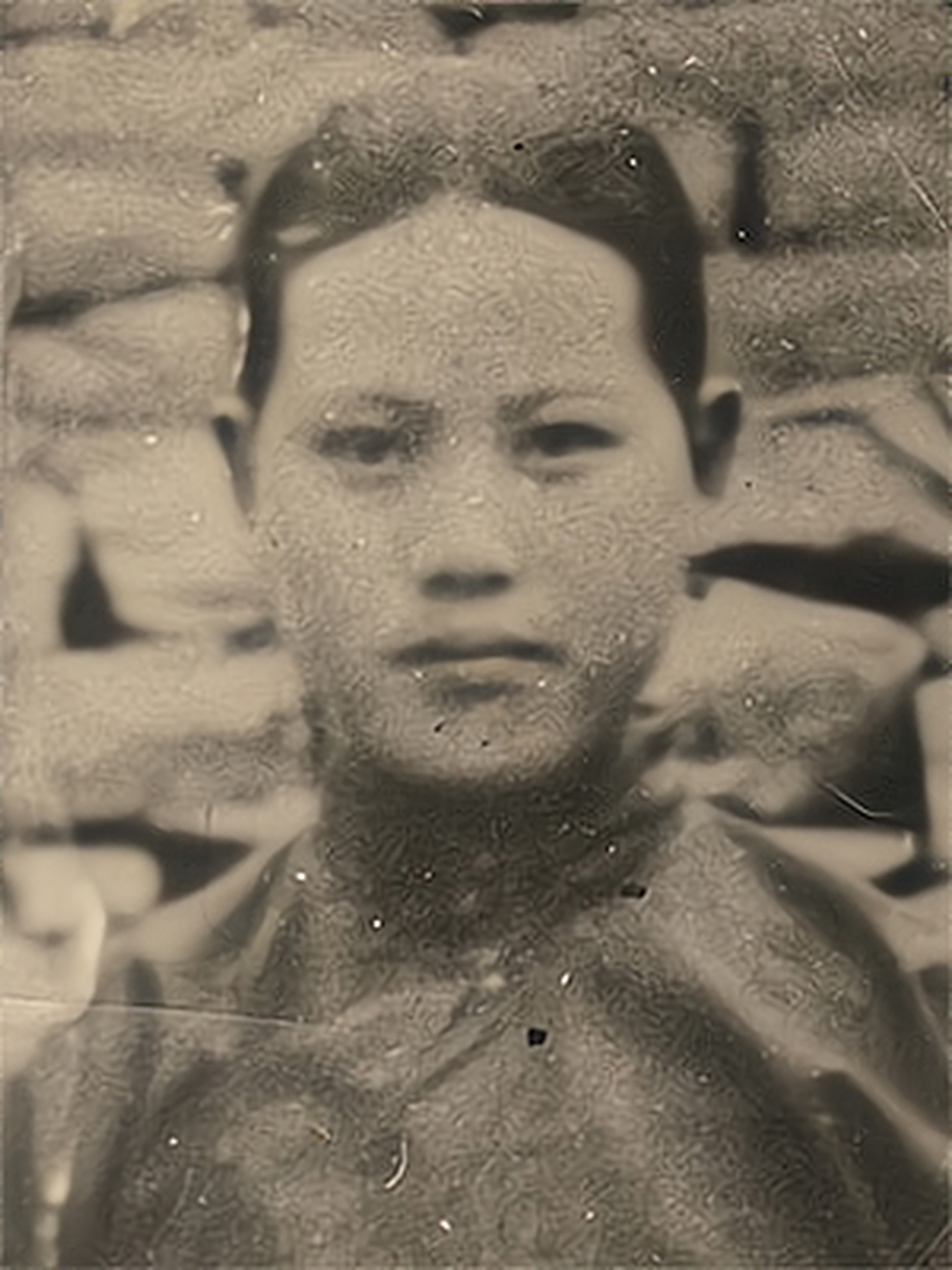 1941年,特务孙宝灿看陈秀英十分漂亮,说:"只要你答应嫁给我,我就放你