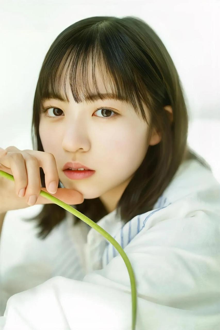 正源司阳子小清新春夏户外穿搭写真.