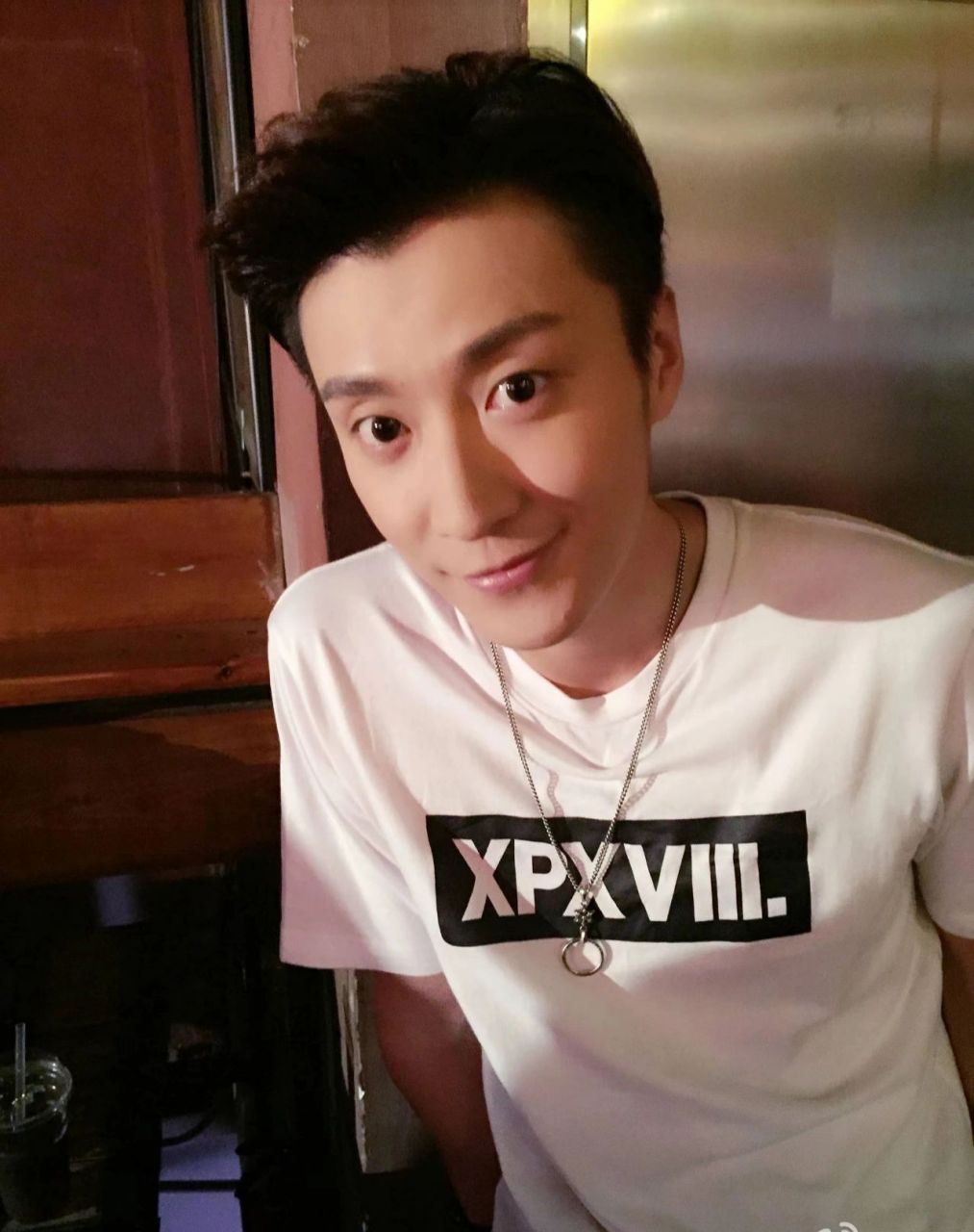 里,要开心快乐呀  还停留在我们相爱吧那个情商颇高但有点两康哪