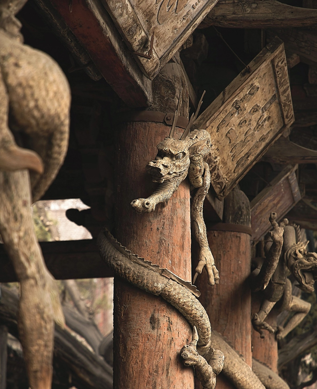 中国现存最早木雕盘龙,仅此一例在龙城太原 龙者,乃百鳞之长,祥瑞之兽