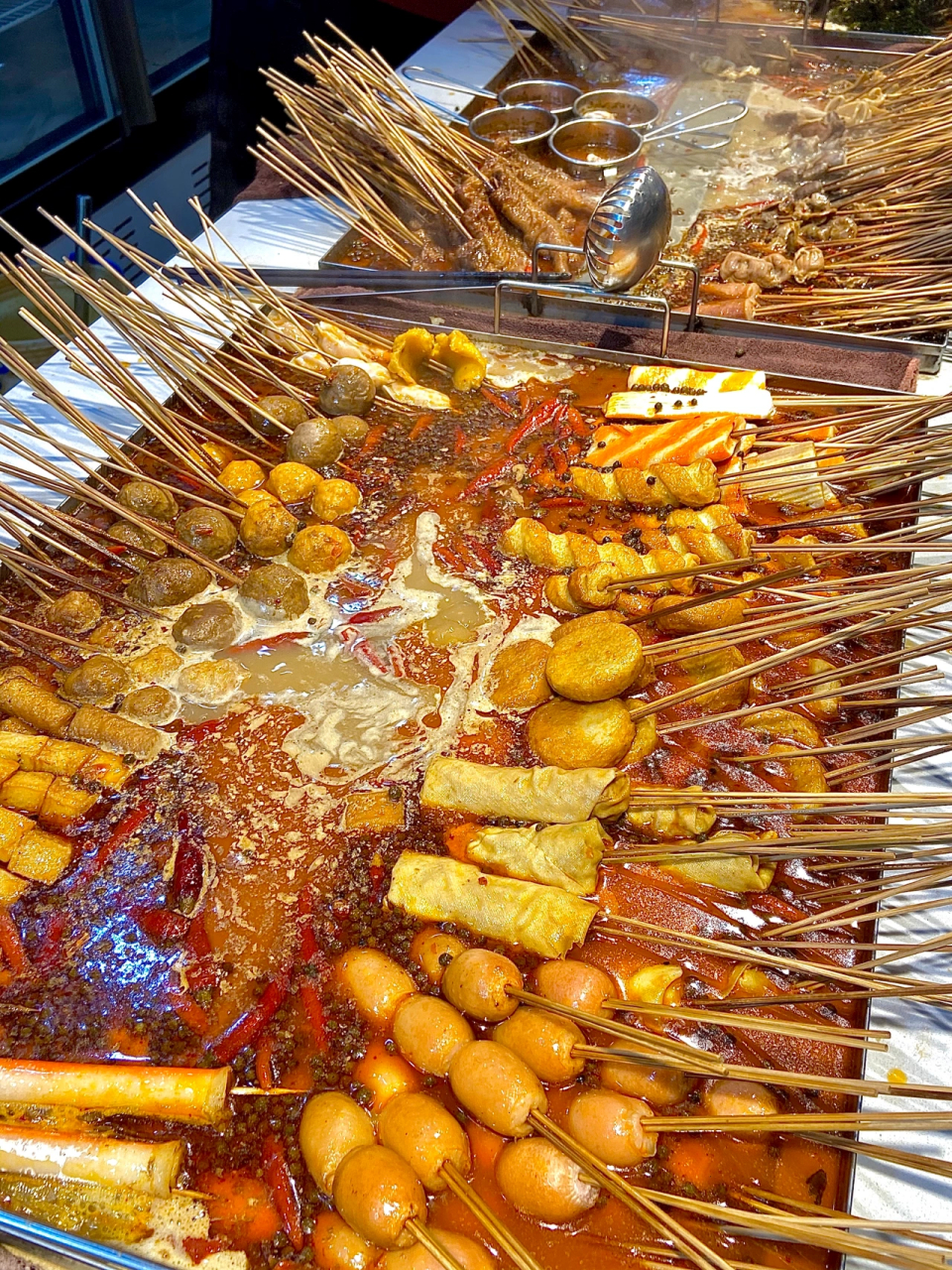 郑州老式串串香是学校门口的味道1元1串 没有那个女孩纸不爱吃麻辣烫