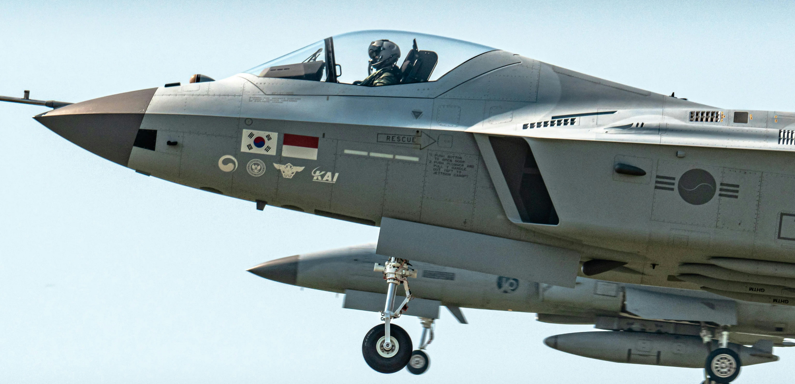 韩国军工研制生产的kf-21战斗机第5架原型机,在进行相关测试后,这架