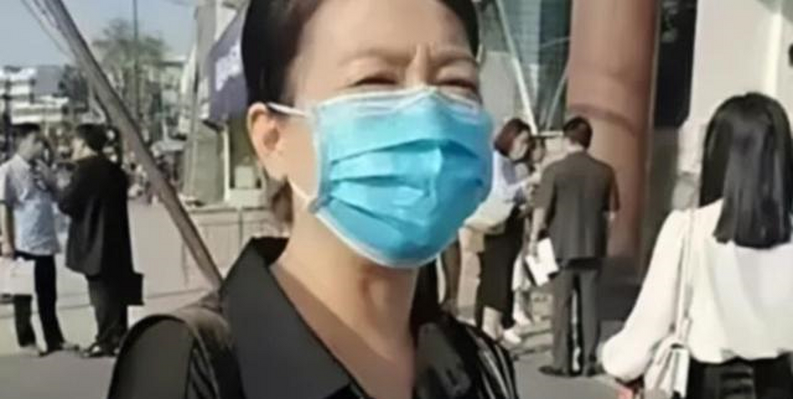 但是当得知姚策不是自己的亲儿子过后,许敏也并没有放弃最后的一丝