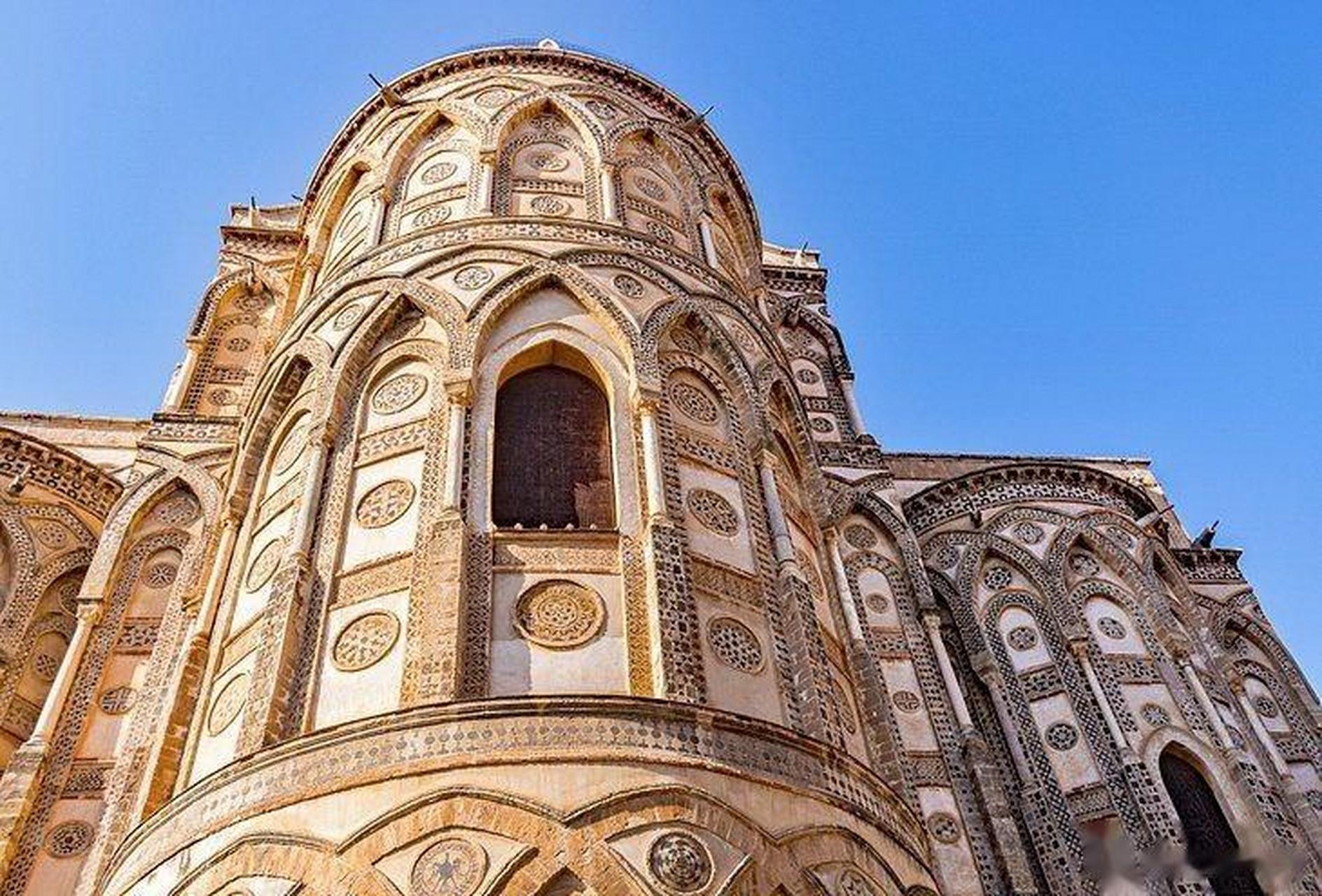 意大利南部西西里岛的巴勒莫市蒙雷亚尔(也叫蒙雷阿莱)大教堂,建于