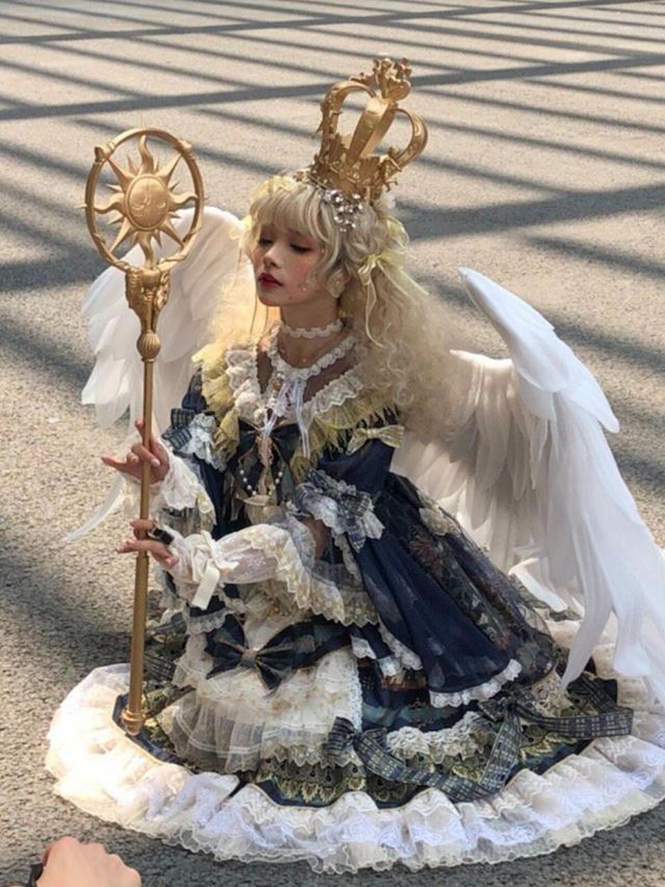 谢安然的生图比精修还美 粉色波点裙虽然甜美清新,但是对于肤色的要求