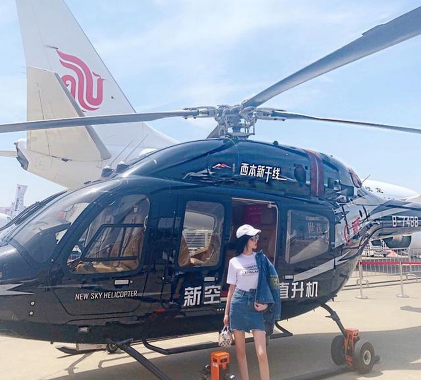 昨天晚上,潘玮柏的妻子宣云(luna)在他的ig限时动态上晒出了3张在高级