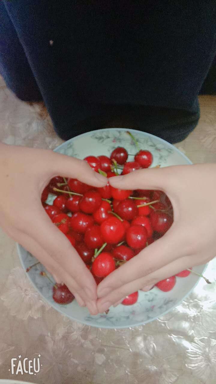 张洪美:爱心 美味又好吃的车厘子,谢谢二舅舅!