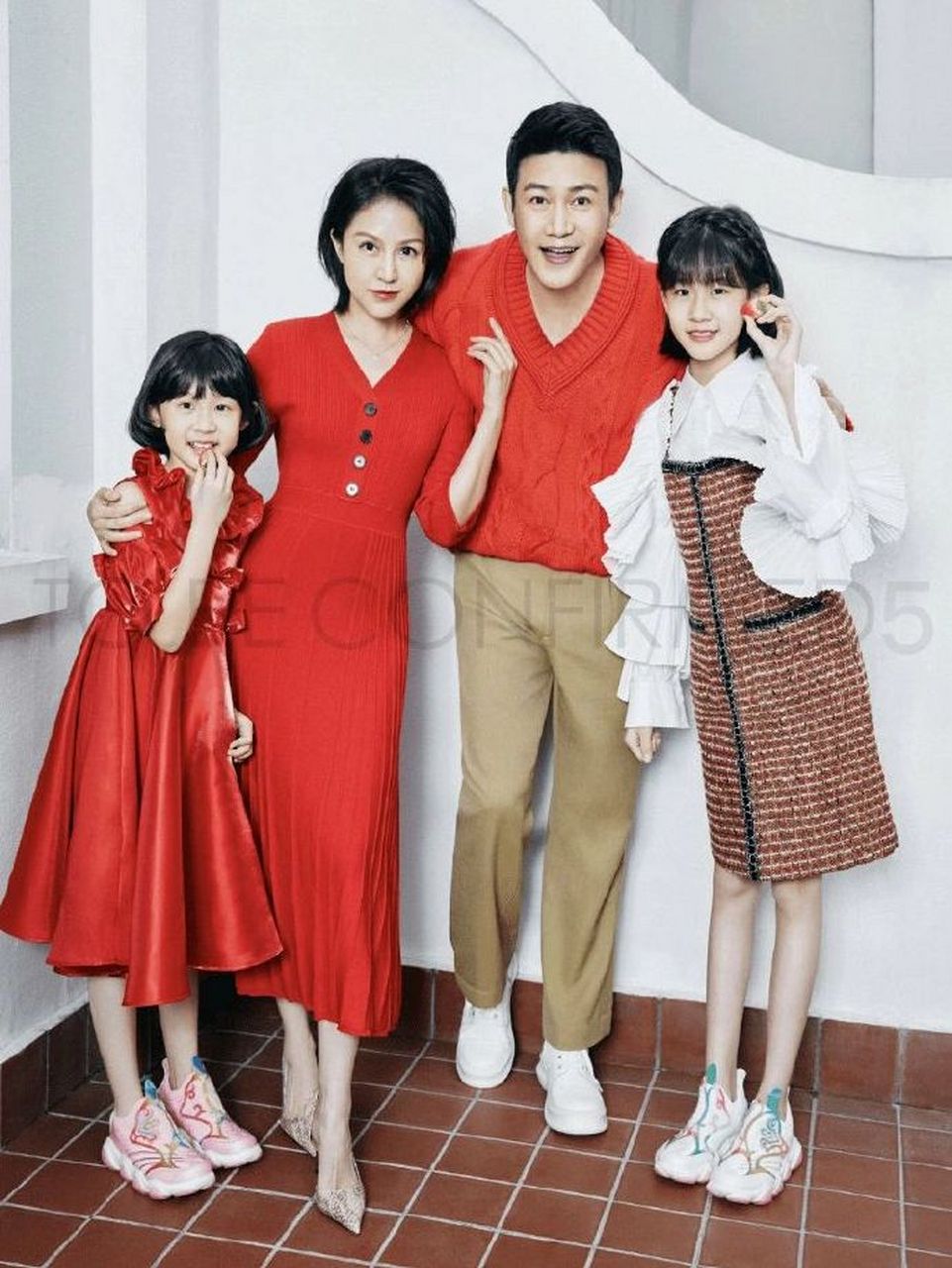 一样的孩子鲍蕾为什么生两次# 陆毅两个女儿长得比双胞胎都像,他们