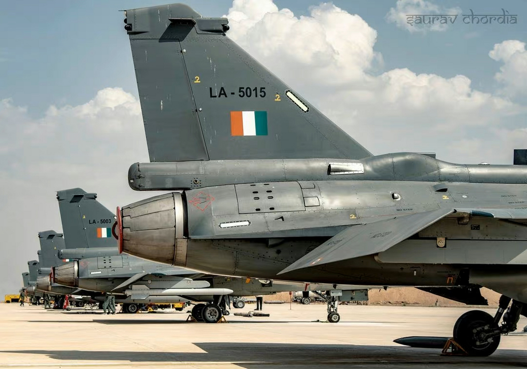 印度空军lca光辉战斗机,目前印度空军一共装备32架lca光辉战斗机,隶属