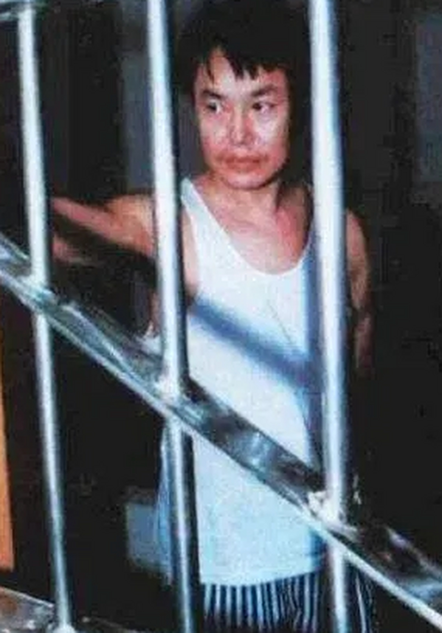 1998年,"贼王"张子强落网后,被羁押在看守所期间,留下的一张老照片