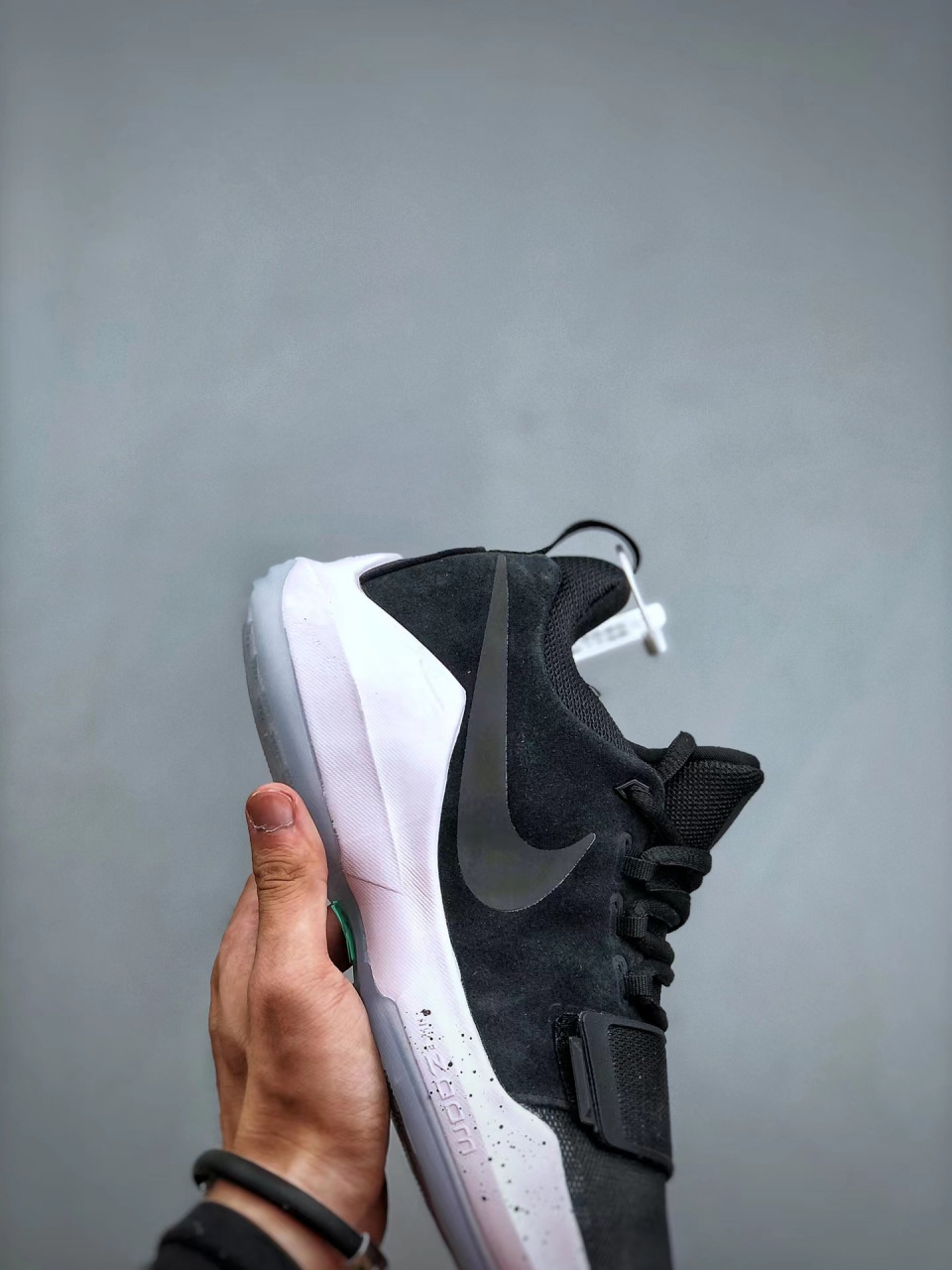 保罗乔治 黑白黑勾