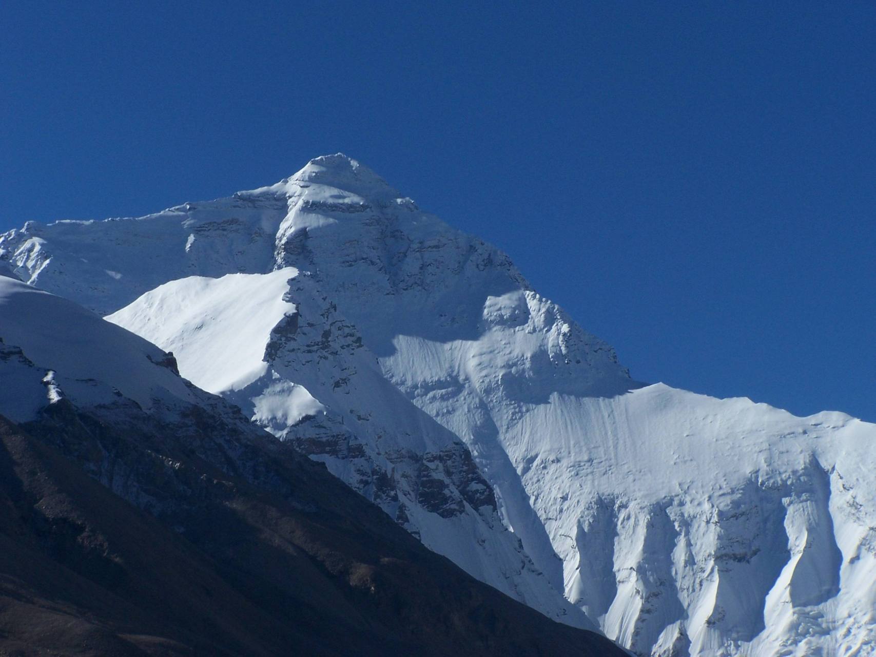 新疆冬天最美的地方,天山峰巅托木尔冰川:托木尔峰海拔7443.