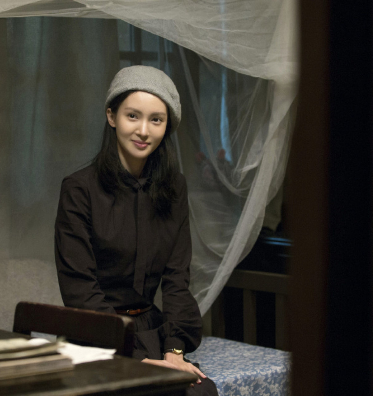 金晨的气质真是温婉可人!简约的民国风穿搭,秋冬季节搭配超美的.